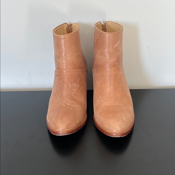 Nisolo Dari Boots in Almond Leather - Picture 2 of 6